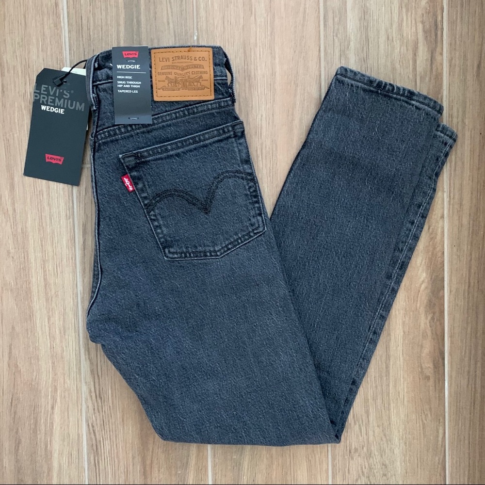 NWT Levis Wedgie Fit